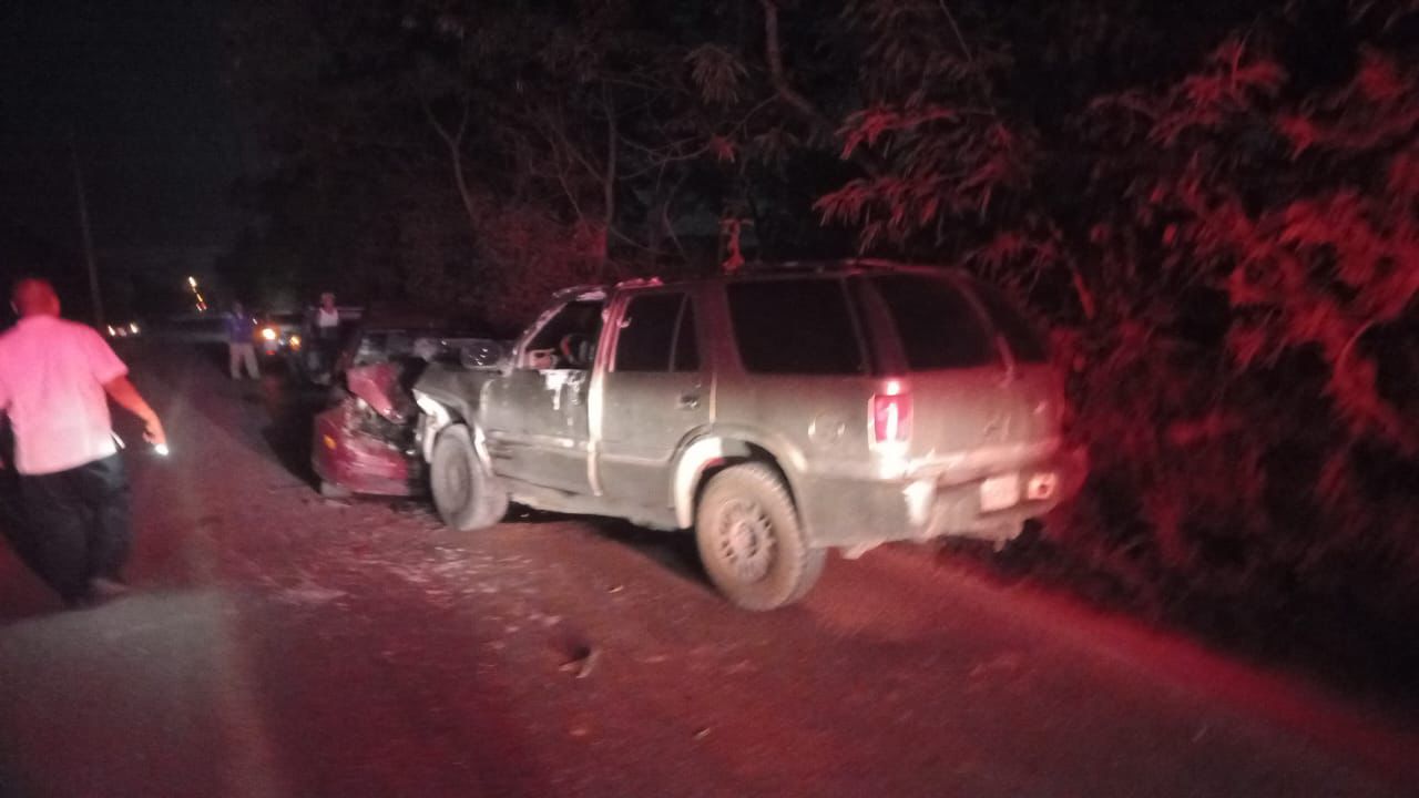 Accidentes de tránsito en Cancún dejan una persona fallecida y tres lesionadas; en la carretera Gas Auto dos unidades se impactaron de frente.