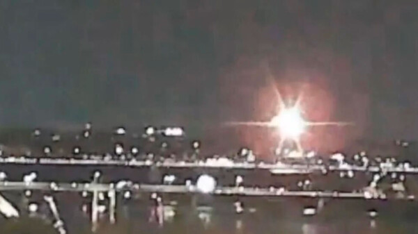 Chocan avión y helicóptero militar cerca del aeropuerto de Washington