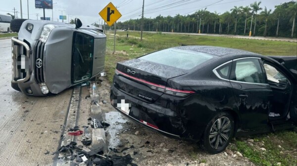 Aparatoso accidente de tránsito sobre el bulevar Colosio de Cancún
