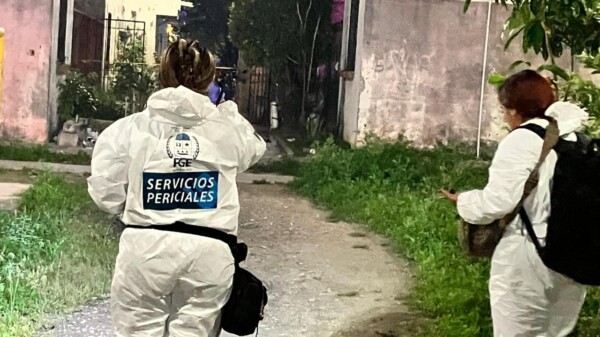 Atacan con armas de fuego a tres hombres en Cancún