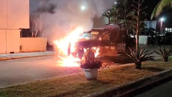 Queman patrullas tras muerte de un detenido en Saxcán, Quintana Roo