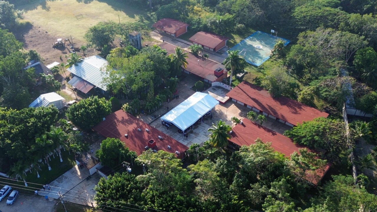 Anuncia Mara Lezama construcción de domo en Secundaria Técnica 10 “Francisco Zarco” en Leona Vicario. 21 mdo se invertirán para transformará la calidad de la educación de alumnas y alumnos.