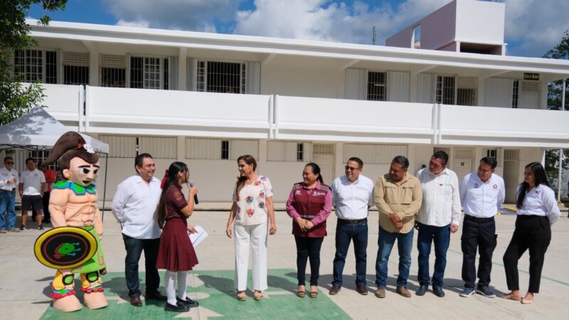 Para abatir rezagos, Mara Lezama anuncia domo para secundaria “Ikal”.