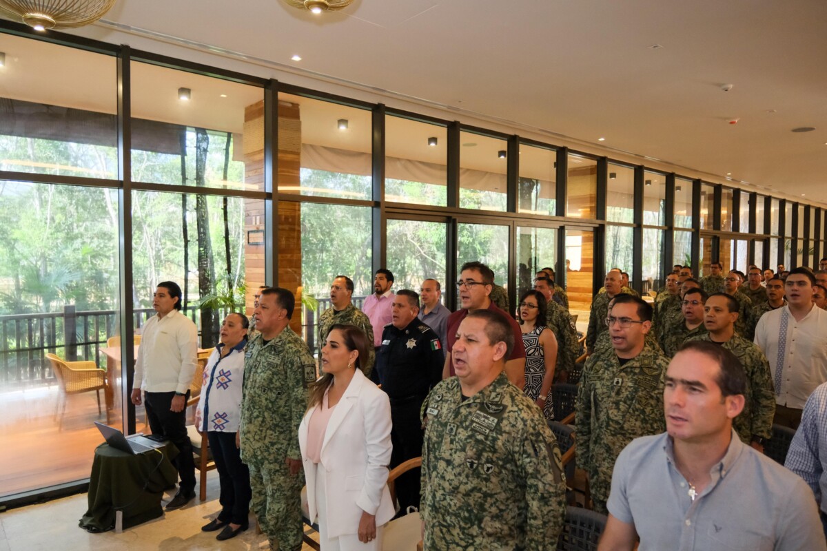 Presenta Mara Lezama avances de la Estrategia de Construcción de Paz a generales y coroneles de la Maestría en Seguridad Nacional; imparte conferencia la gobernadora.