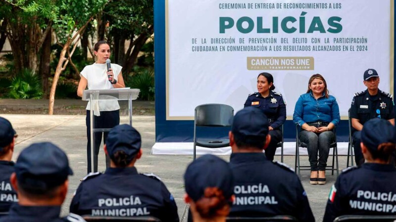 Honra Ana Paty Peralta al personal de prevención al delito en Cancún