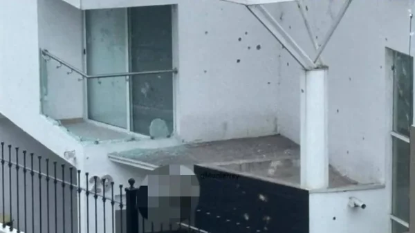 Comando armado ametralla domicilio en lujoso fraccionamiento de Monterrey