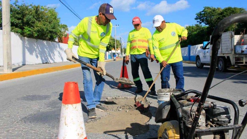 Atenea Gómez Ricalde mejora las vialidades de Isla Mujeres con trabajos de pavimentación y bacheo