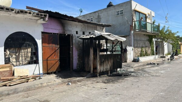 Atienden bomberos de Cancún dos incendios