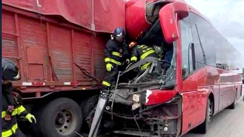 Accidente vial en la Riviera Maya deja al menos 10 heridos