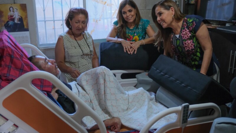 Entrega Mara Lezama equipo médico a paciente con lesión medular cervical en Chetumal