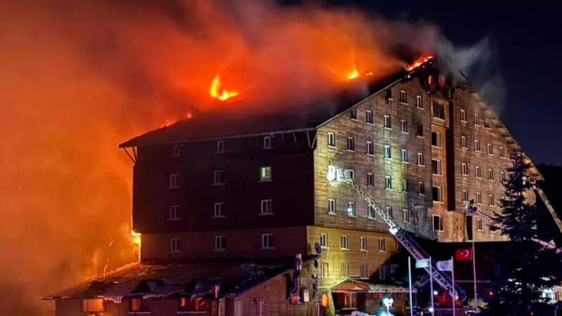 Mueren 66 personas en un incendio de hotel en Turquía