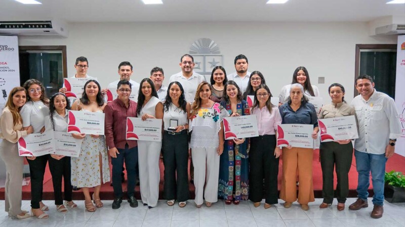 Mara Lezama entrega a 11 mujeres y 7 hombres el Premio Estatal de Humanidades, Ciencias, Tecnología e Innovación 2024