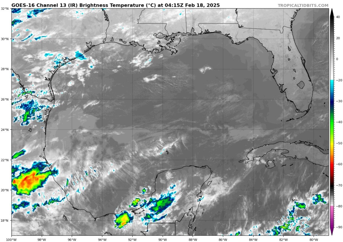 Pronóstico del clima en Quintana Roo para hoy martes 18 de febrero 2025; cielo medio nublado a nublado con intervalos de chubascos.