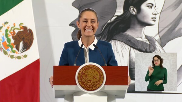 Entre risas “celebra” Sheinbaum cambios de Trump en aranceles