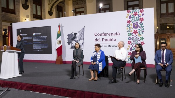 Sheinbaum demandará a Google por ponerle golfo de América