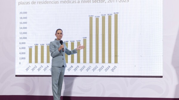 “Seguirá contratación de médicos cubanos para cubrir plazas”