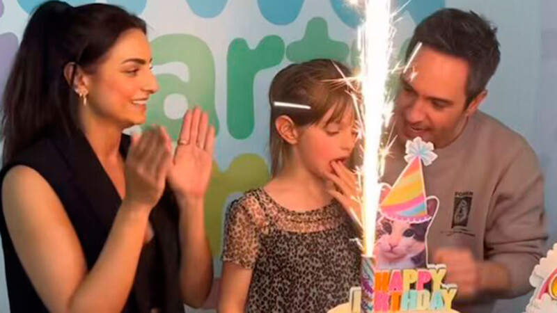 Aislinn Derbez y Mauricio Ochmann celebran juntos el cumpleaños de su hija