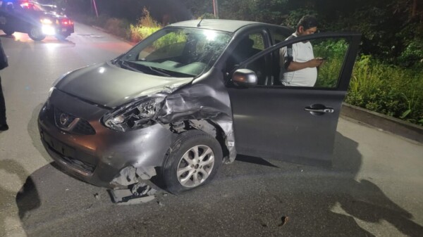 Loca carrera de mini auto termina en “carambola”