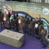 Libera Hamás tres rehenes; Israel entrega reos palestinos