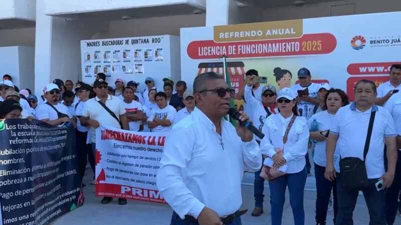 Protestan maestros en Cancún contra la Ley del ISSSTE