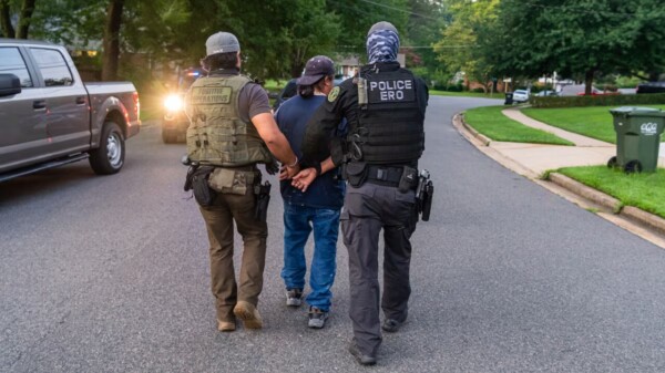 Reina racismo en EU, mil dólares por delatar a un migrante