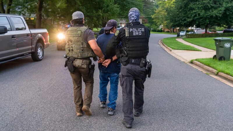 Reina racismo en EU, mil dólares por delatar a un migrante