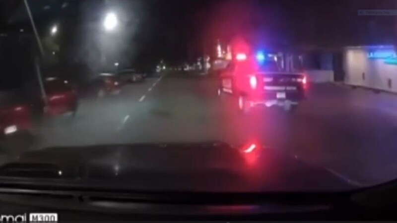 Policías de Cancún extorsionan con 12 mil pesos a un automovilista (VIDEO)