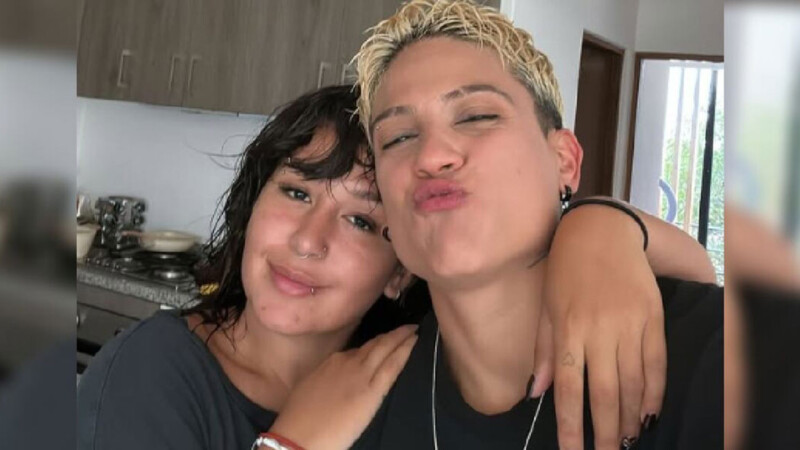 Romina Marcos desata rumores de compromiso tras emotivo momento con la Dra. Laura Salazar