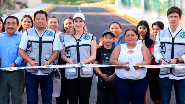 Atenea Gómez Ricalde entrega una nueva calle y andador en la Zona Urbana de Ciudad Mujeres