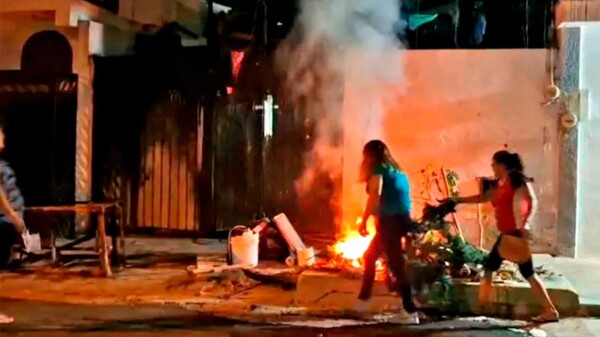 Vecinos queman casa de presunto asesino de una perrita en Yucatán