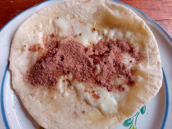 Quesadillas con chocolate en polvo