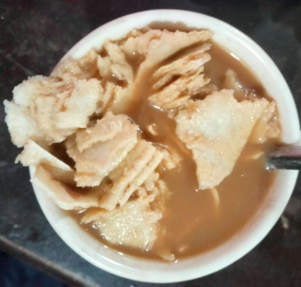 Café con sustituto de crema y tortilla de maíz