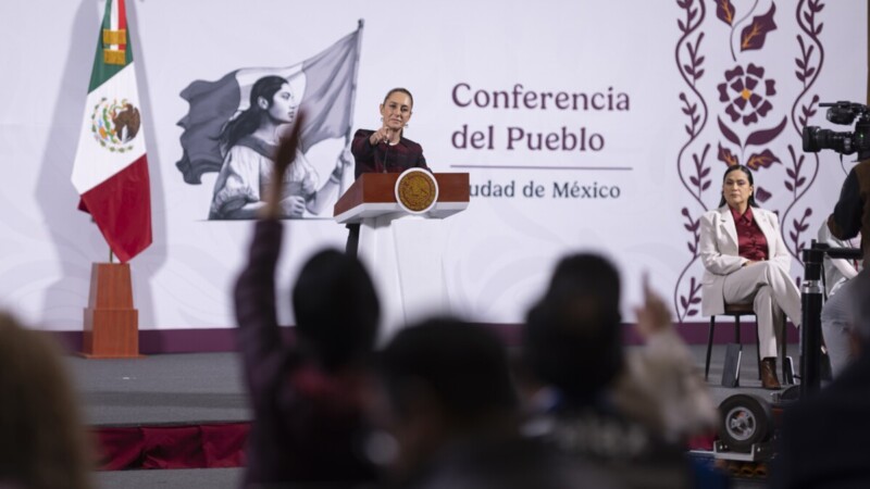 Pide Sheinbaum al magisterio difundir compromisos adquiridos