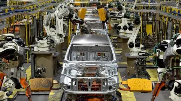 “Perdona” Trump aranceles a autos de EU en México y Canadá