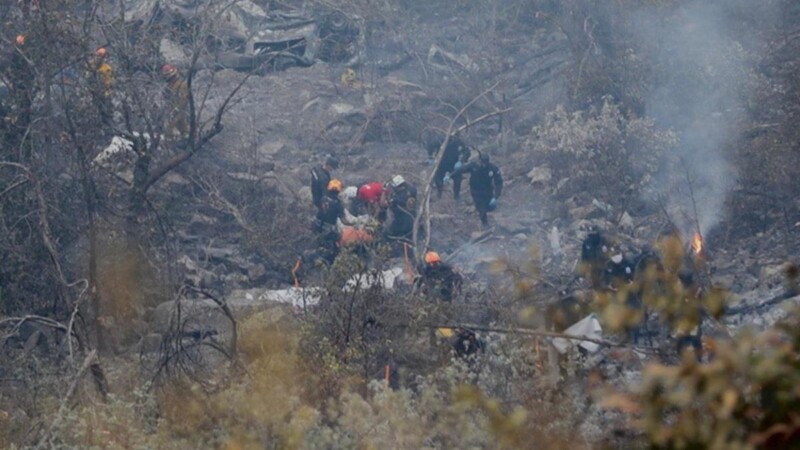 Camioneta desbarranca y deja 12 personas muertas en Nuevo León.