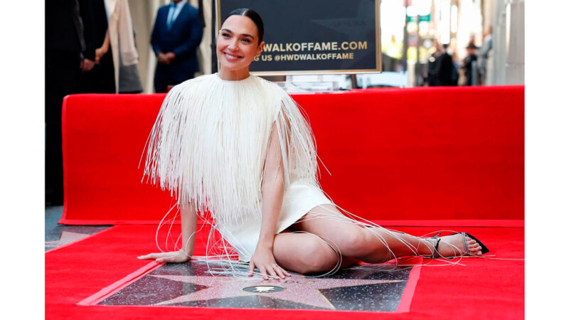 Gal Gadot recibe estrella en Hollywood entre protestas por conflicto Israel-Palestina