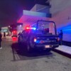 Balean a un sujeto en el fraccionamiento Tierra Maya en Cancún; la víctima agredió a paramédicos y agentes en el Hospital General.