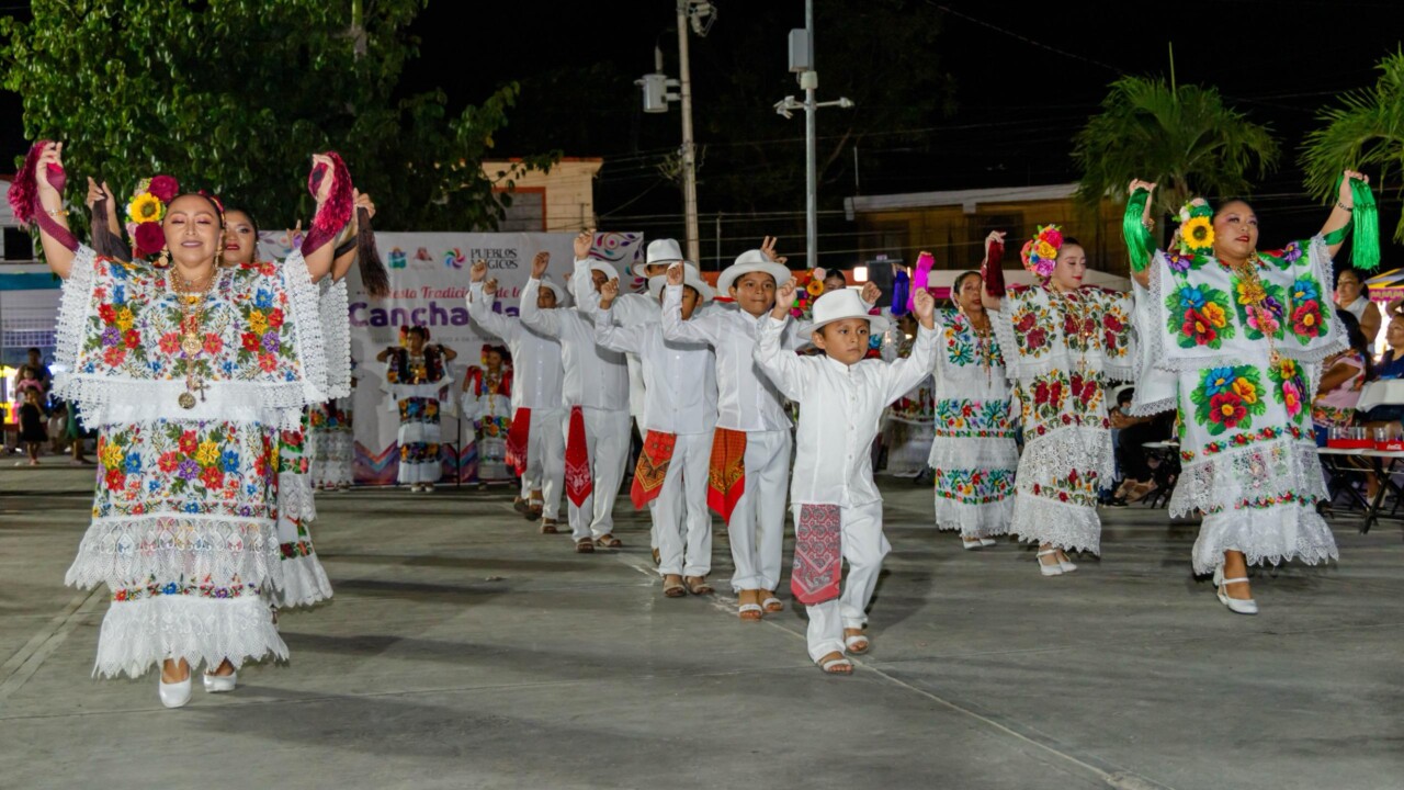 La belleza natural con sus incomparables playas y densas selvas es trascendental, pero su historia es su principal riqueza con glifos mayas.