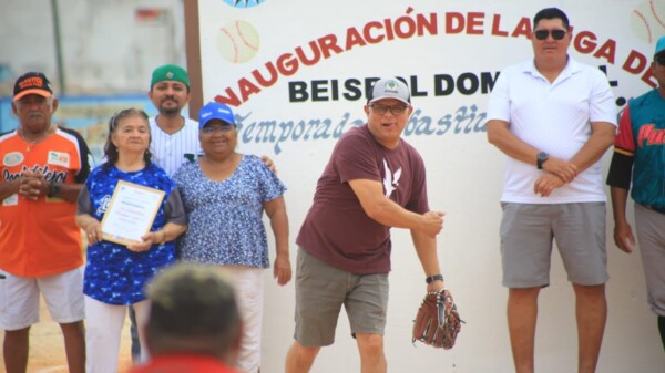 Inauguran la Liga Municipal Dominical de Beisbol 'Sebastián ‘El Pichino’ León' en Isla Mujeres