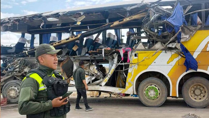 Choque de autobuses en Bolivia deja 37 muertos
