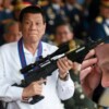 Detiene Corte Penal Internacional al expresidente de Filipinas Rodrigo Duterte