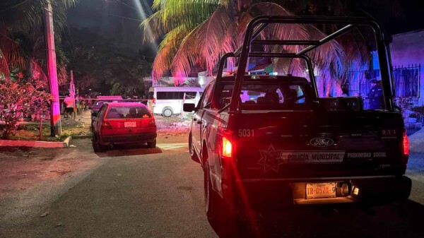 Lesionan a balazos a dos personas en el fraccionamiento Villas Otoch de Cancún