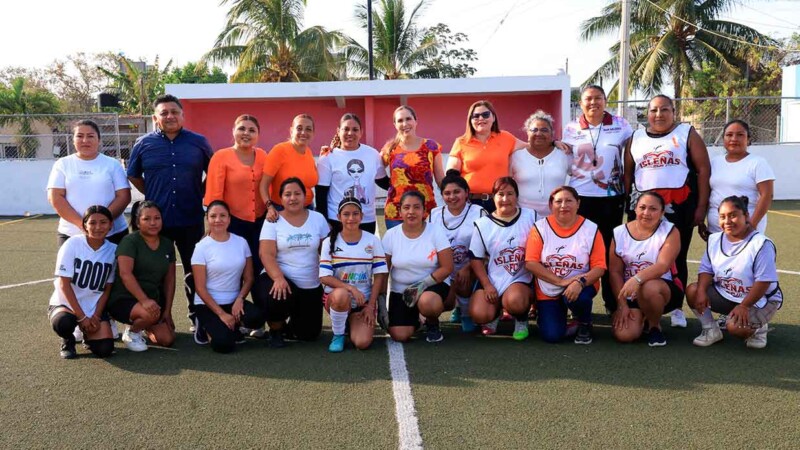Gobierno de Isla Mujeres impulsa el deporte y la igualdad con partido amistoso de fútbol femenil en Ciudad Mujeres