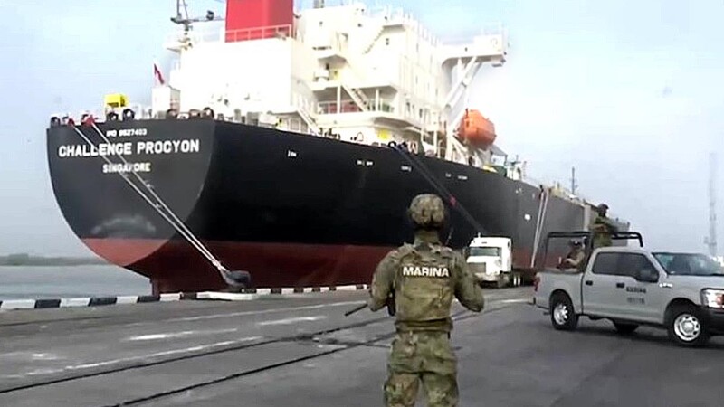 Decomisan autoridades diez millones de litros de "huachicol" en Tamaulipas