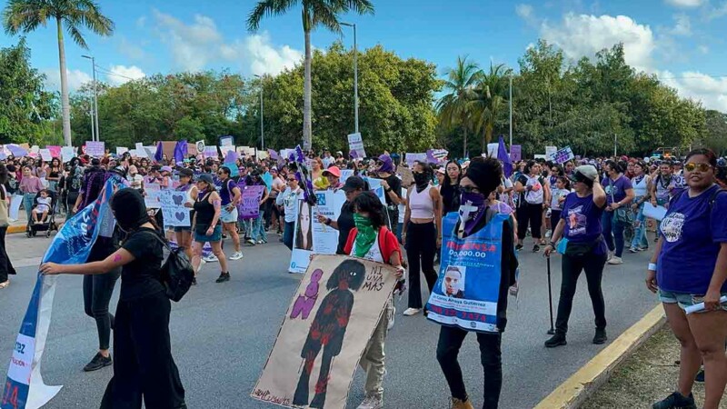Más de 2 mil mujeres participan en marcha por el Día Internacional de la Mujer en Cancún