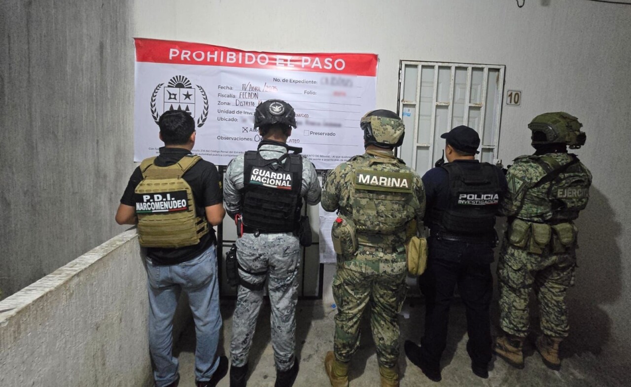 Detienen a 8 y aseguran enervantes durante cateos en Cancún y Chetumal; se aseguraron los inmuebles en donde se realizaron las diligencias.