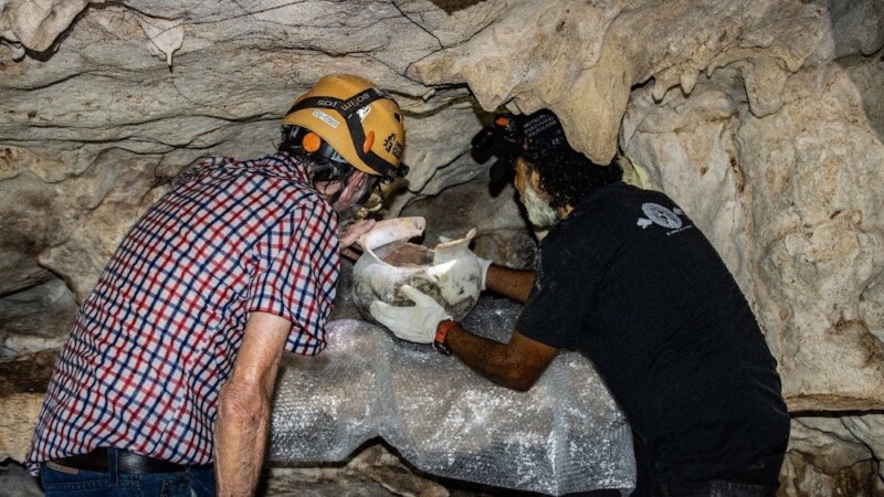 Recupera el INAH olla prehispánica en las cavernas “Garra de Jaguar” en Playa del Carmen