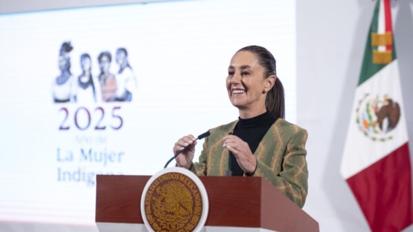 La Presidenta Claudia Sheinbaum desmiente a los opinadores Carlos Loret y Azucena Uresti: “No hay rompimiento, hay continuidad de proyecto con AMLO”.