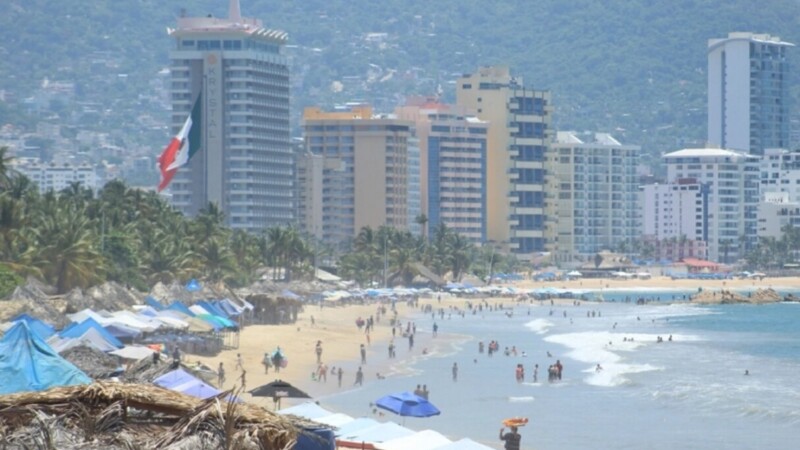 Turistas abarrotan costas mexicanas