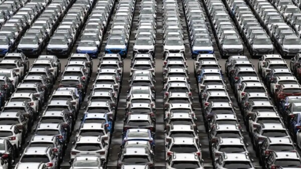 Aranceles de 25% a autos, latas de aluminio y cerveza